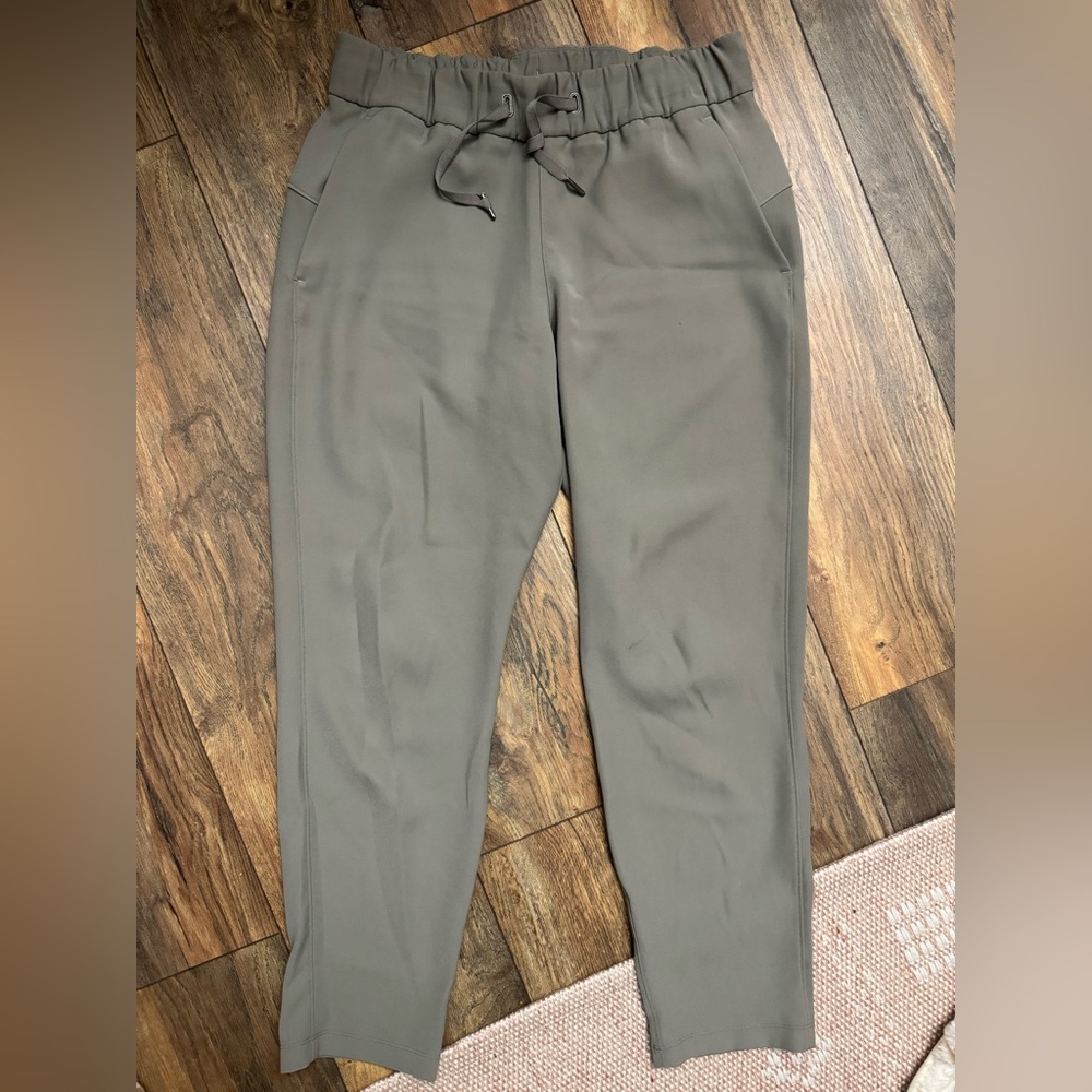 Size 6 lulu lemon tapered mid rise pants